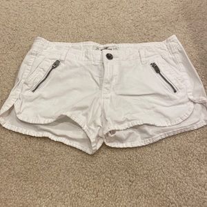 White Low-waisted shorts